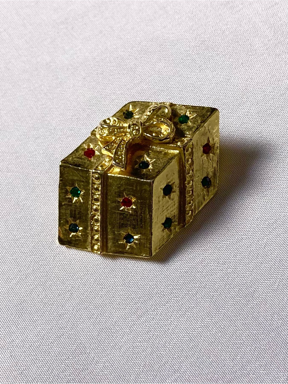 Vintage Gold Rhinestone Embellished Christmas Present Brooch